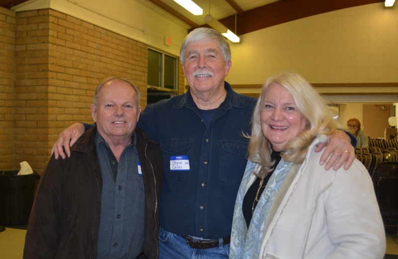 Art and Tami Tharpe visit with author Steven T. Callan at the Orland Alumni Association Awards Dinner.