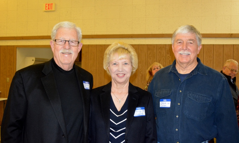 Author Steven T. Callan visits with the Hoggards at the Orland Alumni Association Awards Dinner.