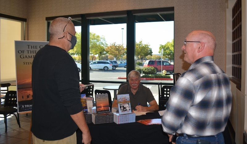 Author Steven T. Callan and readers discuss his novel, The Case of the Missing Game Warden, at the Chico Barnes and Noble